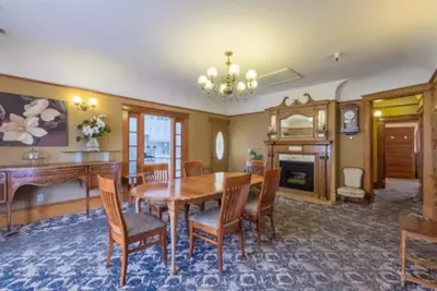 Image de Duplex Historic House Near Ocean - Victorian 4 Bedroom Suite