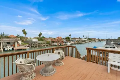 Bring you boat and enjoy to beautiful scenery! *