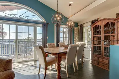 Image de Lakefront View w Private Beach! - Spacious Luxury Estate Home ~ Pet Friendly