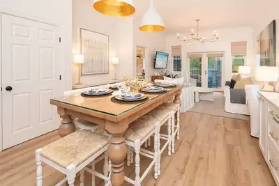 Image de New Renovation · Luxury Condo steps to Beach, Pool, Bikes