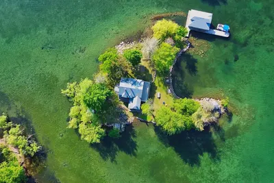 Image de Live at the St Lawrence river on your family friendly private island