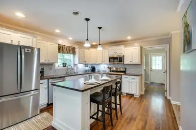Image de Hillsborough Vacation Rental ~ 18 Mi to Durham!