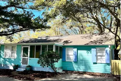 Image de KumBaYah Cottage, marsh-side, under the Live Oaks. Hike, bike or cart to beach!