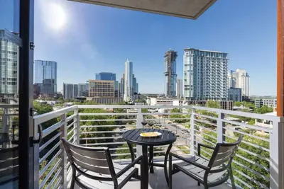 Image de 2bd/Austin - Full Kitchen, W/D, Balcony, Fire Pit!