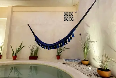 Cozy renewed! Family-sized house with pool & art inspiration.