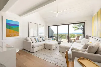 Image de Beautiful Fully Renovated 4bed/4bath Waterfront Condo on Lake Michigan