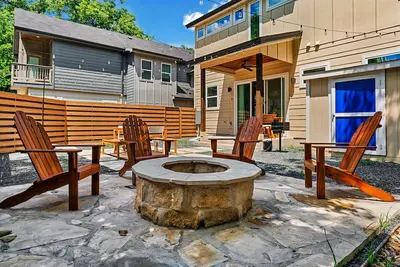 Image de Chic Home Nr Downtown, Pets Ok, Big Yard, Fire Pit
