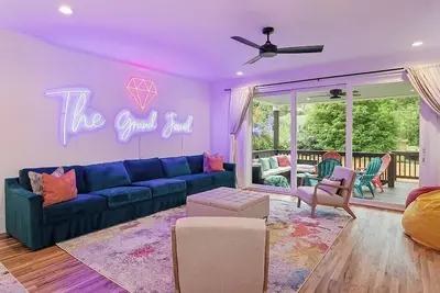 Image de Near Carter‑Finley - Spacious Raleigh 4br House