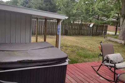 Image de Very cute, close to beaches, bike path. Hot tub. , Fire pit