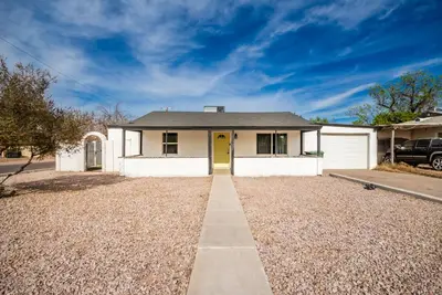 Image de Garfield Combined · Pool + Volleyball Court + Guest House | Huge Yard