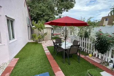 Image de Beautiful & spacious Backyard for gatherings and events in North Lauderdale!