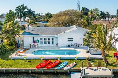 Image de Waterfront Oasis 3b/3b Private Heated Pool, Hot Tub & Dock! 1/2 mile from Ocean!