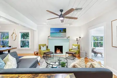 Image de Beautiful Newly Renovated Home Close to Downtown & Beach