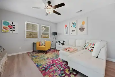 Image de Super Cute 3/2 House with Yard - Great Location