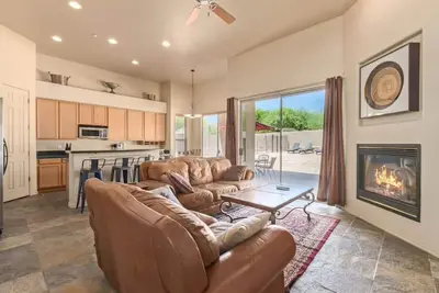 Image de Troon/Gated/Pool/Firepit/Sleep 6