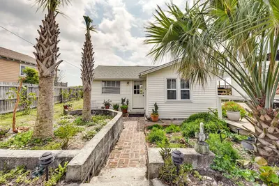 Image de Oceanfront Amelia Island Cottage: Deck & Boardwalk