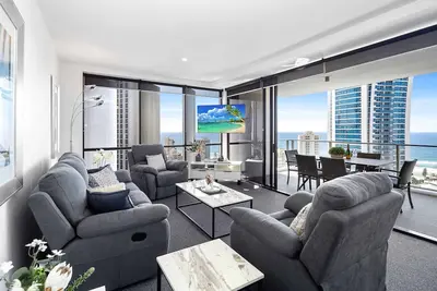 Image de Circle on Cavill Ocean & River Views