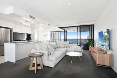 Image de Circle on Cavill Ocean & River Views