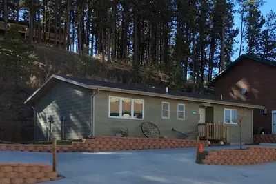 Image de The Stony Ridge is a 3 bedroom/2 bath home located in the town of Hill City!