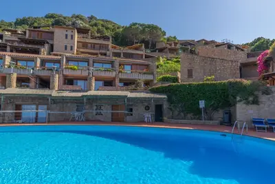 Image de La Baja di Li Ranci: Elegant Apartment with Pool Access