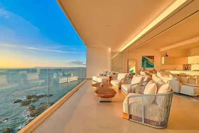 Image de Modern Oceanfront Condo at Orchid by Maxwell