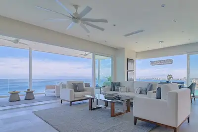 Image de Luxury Top-Floor Penthouse at Indah