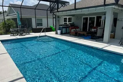 Image de Stay in The Villages at your pool house with cart!