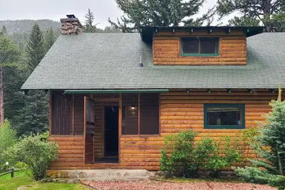 Image de Gorgeous Riverfront Family Cabin