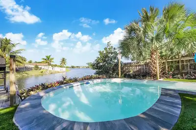 Image de Dior Gorgeous Waterfront Villa, Infinity Pool & Hot Tub, Poker & Cinema rooms