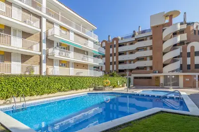 Image de Confortable appartement pour 5 personnes avec climatisation, piscine, Wifi, Tv, terrasse et parking