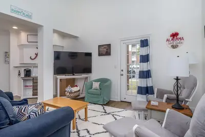 Image de Feel Southern Comfort in the Heart of Tuscaloosa: Your Home Away from Home!