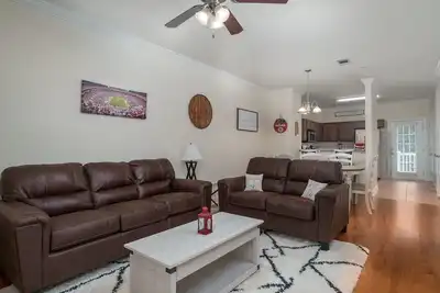 Image de Experience Tuscaloosa's Best at Crimson Comfort - Your Perfect Getaway!