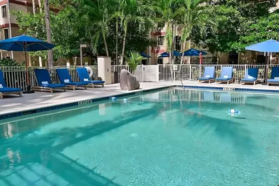 Image de 2 Pet-friendly Suites, Outdoor Pool, with Free Breakfast!
