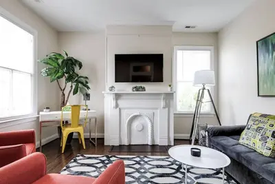 Image de Modern, Convenient Gem: Urban Retreat 'n Richmond