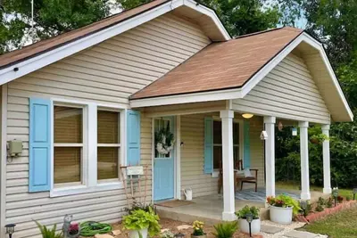 Image de McDonald Cottage - Peaceful Backyard w/ Fire Pit