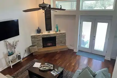 Image de A cozy townhouse, perfect for family near golf and beach.