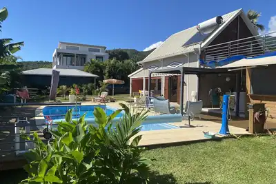 Image de Belle villa avec piscine chauffée + Bungalow