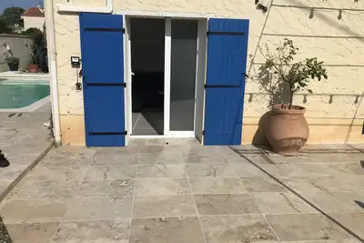 Image de Studio tout confort dans rez-de-chaussée de villa