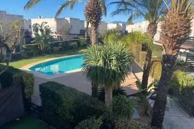 Image de Sur la Costa Dorada - 3 chambres et 3 salles de bain - entièrement rénové.