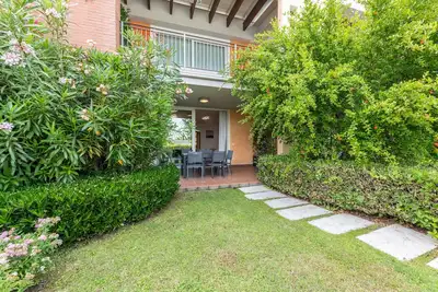 Image de Appartement 'Blue Lake Holiday House' avec piscine, Wi-Fi et air conditionné
