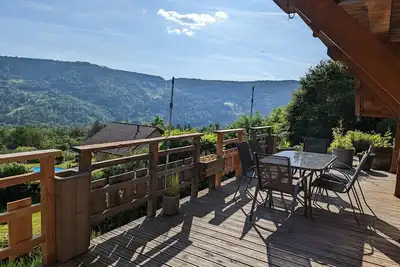 Image de Chalet ensoleillé dans les Hautes Vosges avec terrasse, local vélos et skis, charges incluses