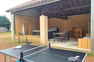Image de Gîte Familial avec Spa et Jeux Extérieurs - 5 Chambres, 230m², Village Typique, Animaux Acceptés