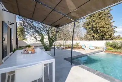 Image de Maison familiale avec piscine et grand jardin à 5 min du centre ville