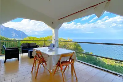 Image de Small apartment with direct access to the sea