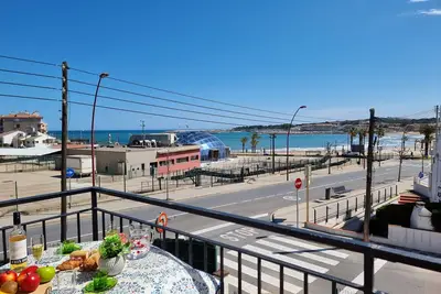 Image de Appartement 'L' Escala Roses Blau Hrb12' avec vue sur mer et terrasse privée