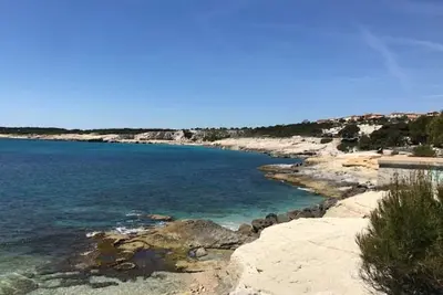 Image de Appartement les pieds dans l'eau dans pinède très calme