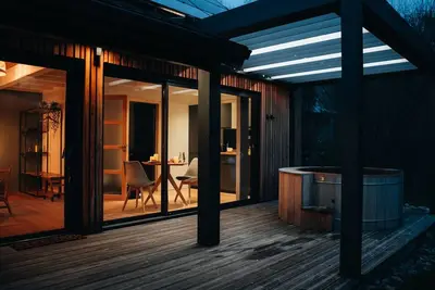Image de Lodge Haut de Gamme avec Spa privatif en pleine nature dans le Cantal