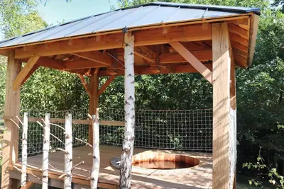 Image de Écrin d'Auvergne : Cabanes-Lodges Haut de Gamme avec Spa Privatif