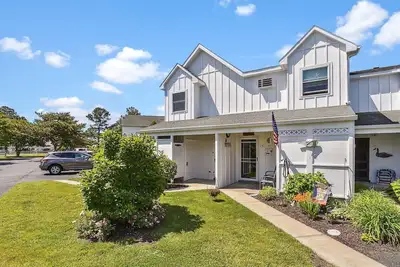 Image de Activities included up to $300 Free Per Week! ! Situated just a short distance from the beautiful Fenwick Island beaches, Mallard Lakes offers easy access to the sun, sand, and surf!