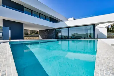 Fantastic Modern Villa in top Location With sea Views